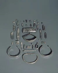 Cuerdale Hoard, anglosaksisten ja viikinkien aarre, löydetty Ribble-joen pengerreltä Cuerdale Hallin luota, lähellä Prestonia, Lancashire, päätepäivä 901-5 jKr (hopea)