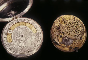 Kaksi taskukelloa, n. 1660 & c. 1705 (metalli)