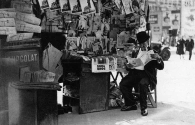 Sanomalehtikioski, Pariisi, 1931.