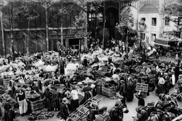 Keskusmarkkinoiden ulkopuolella, Pariisi, 1931.