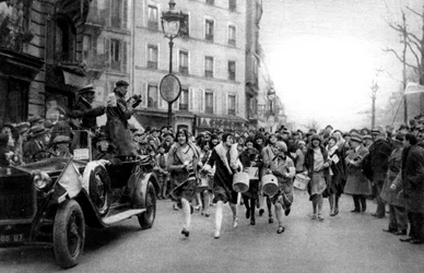 Kävelevä midinette-ottelu, Pariisi, Pyhän Katariinan päivä, 1931.