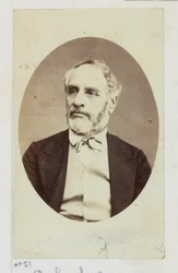 Delescluze Louis Charles (1809-1871). Toimittaja, joka sai vallankumouksellisten demokraattisten ja yhteiskunnallisten ajatustensa (1830) vuoksi useita tuomioita (sakkoja) ja joutui vankeuteen (Cayenne). Valittiin kommuunin neuvostoon, komitean jäsen...