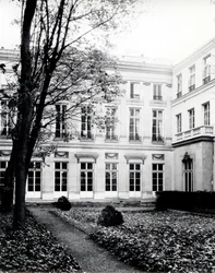 Maison Alexandre, julkisivu puutarhassa (16, rue de la ville l