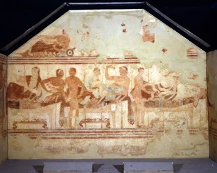 Juhlakohtaus. Fresko etruskien haudan seinällä nimeltä "veneen hauta"" (della nave). Tarquinia 470-400 eaa