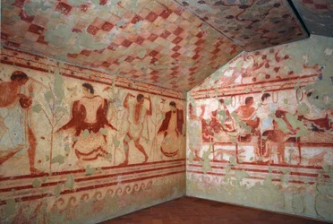 Etruskien taide: juhla-aterioita esittäviä freskoja. Trikliniumin hauta. 5. vuosisata eKr. Tarquinian kansallinen arkeologinen museo, Italia