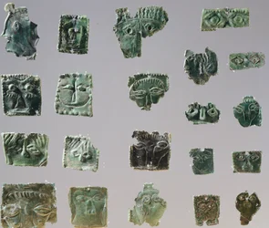 Ex-voto pronssisessa laatassa, joka kuvaa silmiä. Esineitä Reithia Esten (Venetsia) pyhäkön esineistä. Etruskien sivilisaatio 5.-4. vuosisadalla eKr.