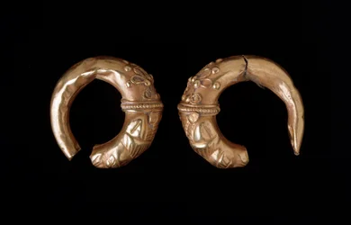 Kultaiset korvakorut, 450-400 eKr