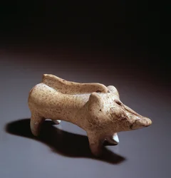Sian muotoinen keraaminen unguentarium, 580-560 eKr