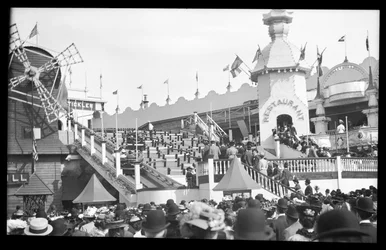 Luna Park, 1909 (nitraattinegatiivinen)