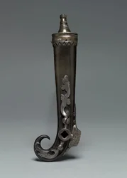 Yhdistetty täyttöpullo ja pyörän lukitusavain, n. 1600-50