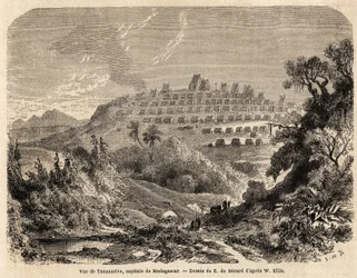 Näkymä Tananariven, Madagaskarin pääkaupungin, piirustus Evremond de Berard (1824-1881), havainnollistamaan Ida Pfeifferin matkaa Madagaskarille vuonna 1857. Kaiverrus ”” Le tour du monde”” 1861. Selvan kokoelma.
