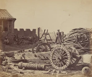Pehtangin linnoituksen sisätilat, jossa näkyy lehti ja puinen ase, 1. elokuuta 1860