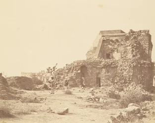 Observatorio ja patteri, kaukana Hindoo Raon talo
