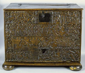 Courtrai Chest, joka kuvaa kohtauksia Golden Spurs -taistelusta, joka käytiin Courtraissa vuonna 1302 (puu)