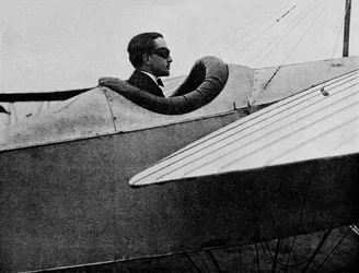 Suuri pitkän matkan lentäjä: herra W. B. Rhodes-Moorhouse, 1912 1933.