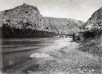 "Nahr el-Kalb" (koiran joki) Libanonin vuorten keskellä, lähellä Beirutia, Palestiinassa