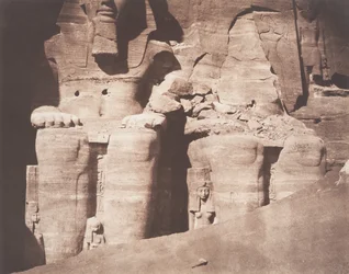 Abo-Sembil, Grand Spéos, Kolossaaliset patsaat alaosasta nähtynä, 1851-52.