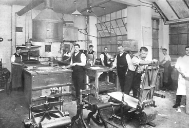 Dalziel Foundry Limited. - Earl Streetin tilat. Muovaus- ja valutehdas ja henkilökunta, 1909.
