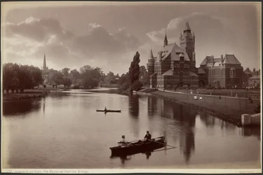 Stratford-upon-Avon. Muistomerkki sillalta nähtynä