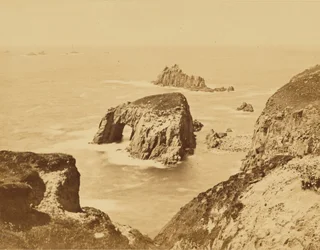 Enys Dodnan, Land
