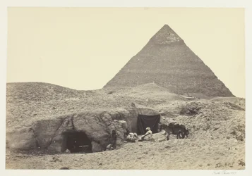 Kalliohaudat ja Belzonin pyramidi, Gizehissä