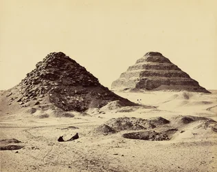 Sakkaran pyramidit. Koillisesta