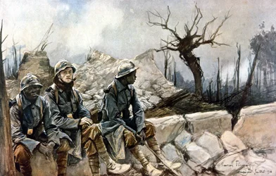 3 ranskalaista sotilasta istuu Dampierren kirkon raunioiden edessä. Sota 1914 - 1918. Pariisi, Musée de l’Armée