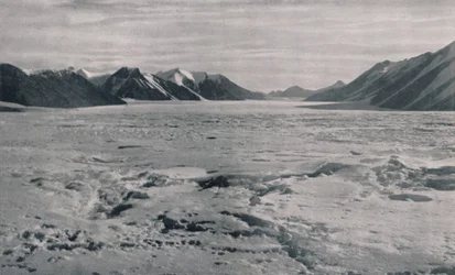 Outlet Glacier Valley täysin täynnä jäätä, c1911, 1913