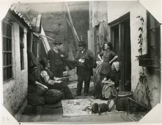 Whitby Fisher Folk, n. 1885 (albumiprintti)