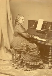 Clara Wieck-Schumannin muotokuva 1819-1896 pianon ääressä, n. 1878.