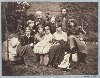 William Morris (1834-96) Sir Edward Burne-Jones (1833-98) ja heidän perheensä, 1874 (seepiakuva)