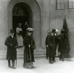 Kuningas Yrjö V ja kuningatar Mary Lontoon eläintarhan akvaariossa, 1924