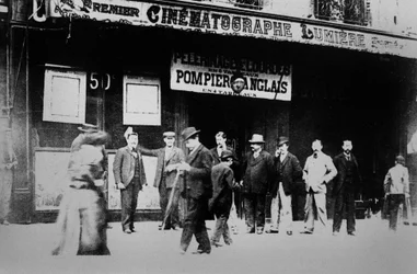 "Cinematographe Lumiere", ensimmäinen elokuva Pariisissa