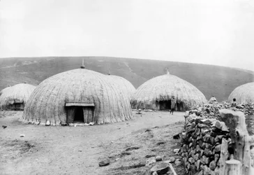 Kaffir Huts, South Africa, c.1914 finn