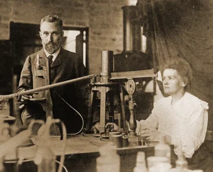 Pierre ja Marie Curie laboratoriossa