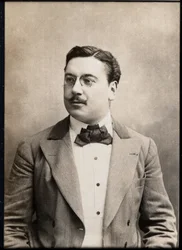 Muotokuva Leon Xanrofista (1867-1953), ranskalaisesta näytelmäkirjailijasta ja lauluntekijästä.