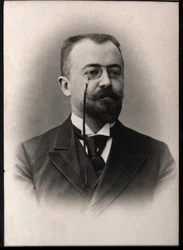 Muotokuva Marcel Prevostista (1862-1941), ranskalaisesta kirjailijasta ja näytelmäkirjailijasta.