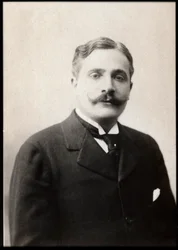 Pierre Decourcellen (1856-1926), ranskalaisen kirjailijan muotokuva.