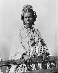 Senegalilainen nainen, n. 1900 (bw kuva)