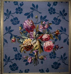 Kukkakimppu sinisellä taustalla. Aubusson-manufaktuurien kuvakudos. 1700-luvulla. Aubusson, Gobeliinimuseo