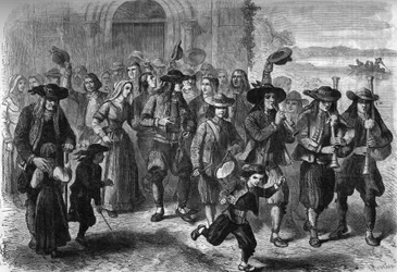 Breton tapa: pari nuorta avioliittoa kirkon uloskäynnissä. Kortegen yläosassa ovat binioun ja rummun soittajat. Treguennec, Finistere (29)