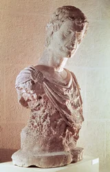 Keisari Frederick II:n (1194-1250) rintakuva (kalkkikivi)