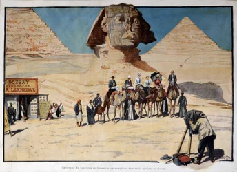 Turistien karavaani valokuvataan Gizehin sfinksin edessä (Guiseh, Giza, Giza)