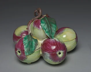 Katettu laatikko kuuden omenan muodossa, valmistaja Sceaux Factory, n. 1760