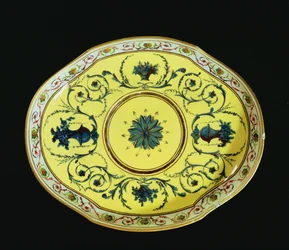 Keltainen lautanen, Sevres Workshop (posliini)