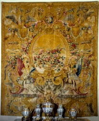 Kuninkaan gondolin ovikyltti. Louis Dupontin ateljeessa Jean Lemoynen dit Le Lorrainin kartongin mukaan tehty silkkikuvio. Noin 1682-1685. Pariisi. Louvren taidemuseo