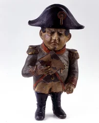 Säästöpossuina käytetty hahmo, jossa on Napoleon I -patsas 1800-luvun jälkipuoliskolla. Kokoelma menneiden vuosien sotilaille.