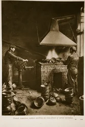 Ranskalaiset sotatarvikevalmistajat työskentelivät ilmatorpedojen nokkakappaleiden parissa, 1914-1919