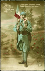 Tervehdyspostikortti vuodelle 1916. Sotilas kantaa aseella Ranskan lippua ja nöyryyttää kukkakimpun tuoksua maalaismaisemassa. Värillinen postikortti vuoden 1916 toivotuksiin.