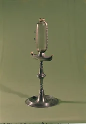 Tuntilamppu, 1677 (tina ja lasi)